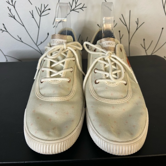 Toms x Disney Sleeping Beauty Sneakers - Picture 3 of 9